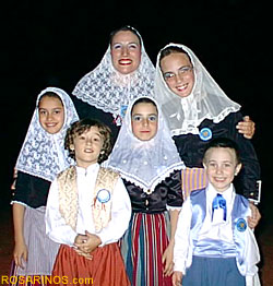 Parte del grupo de danzas del Centro Islas Baleares