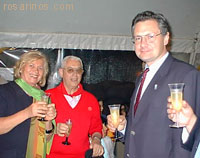 Un brindis por la Paz en la visita al stand de los organizadores del Encuentro